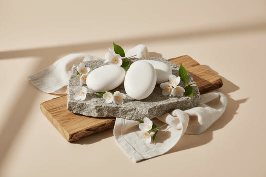 Le parfum qui fait du bien : pourquoi les senteurs transforment nos émotions - Majaayli